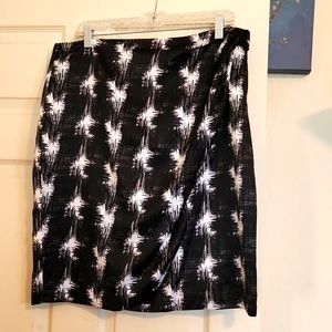 Worthington size 16 black and white midi polyester skirt